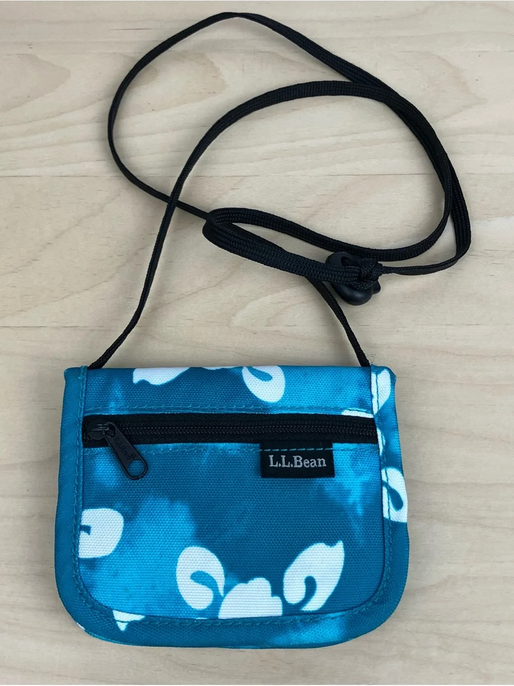 L.L. Bean Small Travel ID Card Holder Wallet Neck Lanyard Blue Hawaiian Floral.